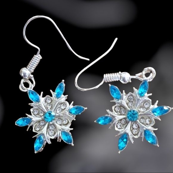 Silver Snowflake Earrings Blue Snow Winter - Picture 1 of 3